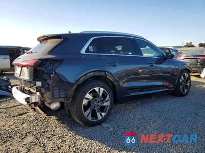 Trzecie zdjęcie samochodu z tyłu: 2022 AUDI E-TRON PREMIUM PLUS VIN:WA1LAAGE7NB014081 - miniatura