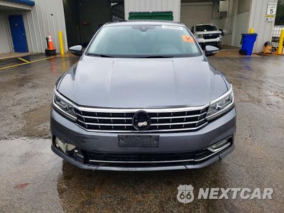 Piąte zdjęcie samochodu w środku: 2017 VOLKSWAGEN PASSAT SEL PREMIUM VIN:1VWCT7A34HC037775 - miniatura