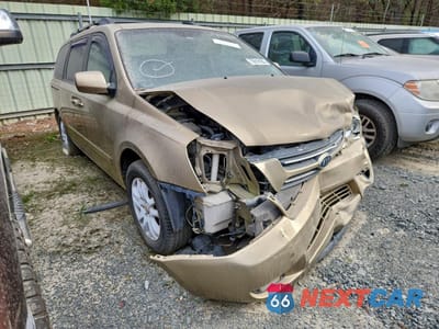 Czwarte zdjęcie samochodu z boku: 2006 KIA SEDONA EX VIN:KNDMB233766056424 - miniatura