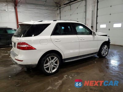 Trzecie zdjęcie samochodu z tyłu: 2015 MERCEDES-BENZ ML 350 4MATIC VIN:4JGDA5HB1FA549108 - miniatura