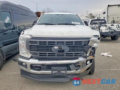 Piąte zdjęcie samochodu w środku: 2023 FORD F350 SUPER DUTY VIN:1FT8W3BA9PEE03786 - miniatura