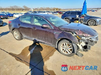 Czwarte zdjęcie samochodu z boku: 2011 KIA OPTIMA VIN:KNAGM4A78B5161379 - miniatura
