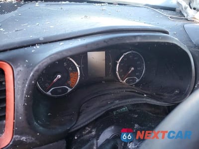 Zdjęcie 9 z 12 samochodu: 2018 JEEP RENEGADE SPORT VIN:ZACCJBAB4JPJ07230 - miniatura