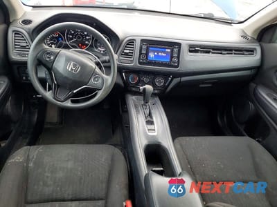 Zdjęcie 8 z 12 samochodu: 2018 HONDA HR-V LX VIN:3CZRU6H38JM705442 - miniatura
