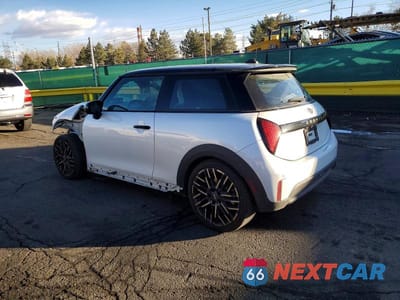 Drugie zdjęcie samochodu z przodu: 2025 MINI COOPER S VIN:WMW23GD00S2W69988 - miniatura