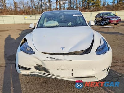 Piąte zdjęcie samochodu w środku: 2024 TESLA MODEL Y VIN:7SAYGDEE8RA250921 - miniatura