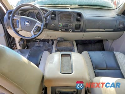 Zdjęcie 8 z 11 samochodu: 2007 CHEVROLET SILVERADO K2500 HEAVY DUTY VIN:1GCHK23677F517795 - miniatura