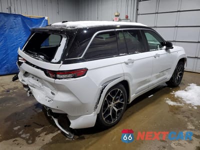 Trzecie zdjęcie samochodu z tyłu: 2024 JEEP GRAND CHEROKEE SUMMIT VIN:1C4RJHEG1R8571567 - miniatura