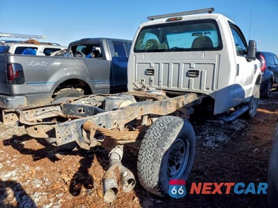 Trzecie zdjęcie samochodu z tyłu: 2008 FORD F250 SUPER DUTY VIN:1FTSF21R38ED72270 - miniatura