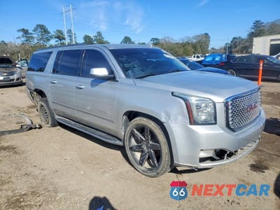 Czwarte zdjęcie samochodu z boku: 2017 GMC YUKON XL K1500 SLT VIN:1GKS2GKC4HR185913 - miniatura