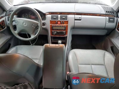 Zdjęcie 8 z 11 samochodu: 2000 MERCEDES-BENZ E 320 VIN:WDBJF65J3YB030230 - miniatura