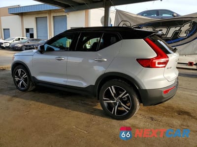 Drugie zdjęcie samochodu z przodu: 2021 VOLVO XC40 T5 R-DESIGN VIN:YV4162UM3M2589645 - miniatura