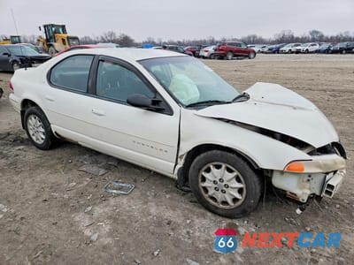 Czwarte zdjęcie samochodu z boku: 2000 CHRYSLER CIRRUS LX VIN:1C3EJ46X7YN307585 - miniatura