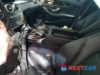 Zdjęcie 8 z 11 samochodu: 2017 MERCEDES-BENZ C 300 4MATIC VIN:55SWF4KB5HU202567 - miniatura