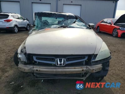 Piąte zdjęcie samochodu w środku: 2003 HONDA ACCORD EX VIN:1HGCM566X3A029841 - miniatura
