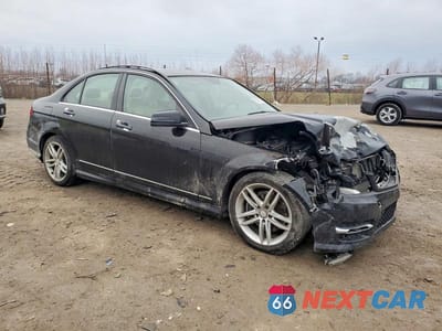Czwarte zdjęcie samochodu z boku: 2014 MERCEDES-BENZ C 300 4MATIC VIN:WDDGF8AB3EA965034 - miniatura
