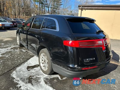 Trzecie zdjęcie samochodu z tyłu: 2018 LINCOLN MKT VIN:2LMHJ5NK6JBL02688 - miniatura