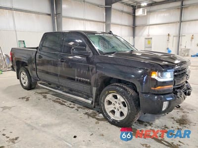 Czwarte zdjęcie samochodu z boku: 2017 CHEVROLET SILVERADO K1500 LT VIN:3GCUKREC6HG353319 - miniatura