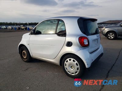 Drugie zdjęcie samochodu z przodu: 2016 SMART FORTWO VIN:WMEFJ5DA4GK082192 - miniatura