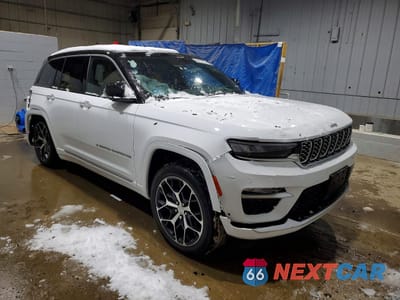 Czwarte zdjęcie samochodu z boku: 2024 JEEP GRAND CHEROKEE SUMMIT VIN:1C4RJHEG1R8571567 - miniatura