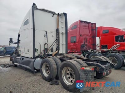Trzecie zdjęcie samochodu z tyłu: 2022 KENWORTH T680 SEMI TRUCK VIN:1XKYDP9X0NJ102016 - miniatura