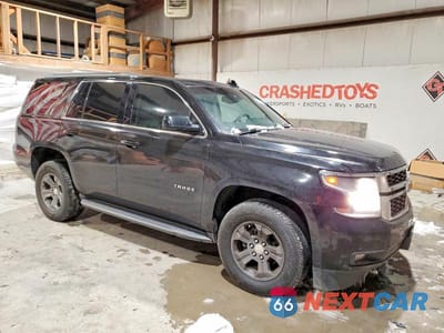 Czwarte zdjęcie samochodu z boku: 2019 CHEVROLET TAHOE K1500 LT VIN:1GNSKBKC9KR350402 - miniatura