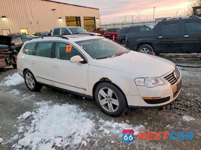 Czwarte zdjęcie samochodu z boku: 2008 VOLKSWAGEN PASSAT WAGON KOMFORT VIN:WVWLK73CX8E062025 - miniatura