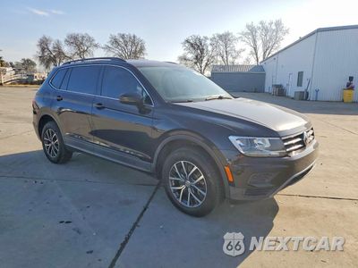 Czwarte zdjęcie samochodu z boku: 2019 VOLKSWAGEN TIGUAN SE VIN:3VV3B7AX8KM101669 - miniatura