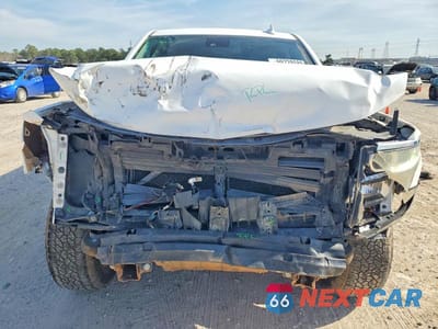 Piąte zdjęcie samochodu w środku: 2020 CHEVROLET SUBURBAN K1500 LT VIN:1GNSKHKC8LR157744 - miniatura