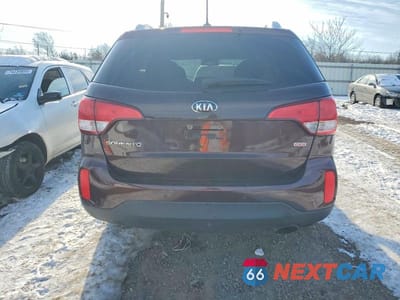 Zdjęcie 6 z 12 samochodu: 2015 KIA SORENTO LX VIN:5XYKTDA76FG590193 - miniatura