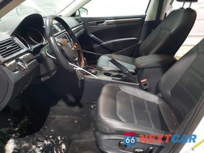 Zdjęcie 7 z 11 samochodu: 2017 VOLKSWAGEN PASSAT SE VIN:1VWBT7A33HC049153 - miniatura