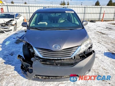 Piąte zdjęcie samochodu w środku: 2017 TOYOTA SIENNA VIN:5TDYZ3DC8HS878461 - miniatura