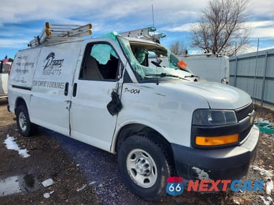 Czwarte zdjęcie samochodu z boku: 2023 CHEVROLET EXPRESS G2500 UTILITY / SERVICE VAN VIN:1GCWGAFP6P1122639 - miniatura