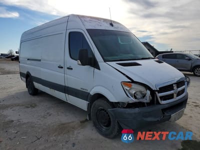 Czwarte zdjęcie samochodu z boku: 2008 DODGE SPRINTER 2500 VIN:WD0PE845X85282948 - miniatura