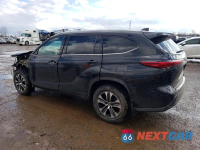 Drugie zdjęcie samochodu z przodu: 2022 TOYOTA HIGHLANDER XLE VIN:5TDGZRBH7NS221367 - miniatura