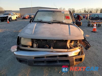 Piąte zdjęcie samochodu w środku: 2000 NISSAN FRONTIER KING CAB XE VIN:1N6DD26S6YC350590 - miniatura