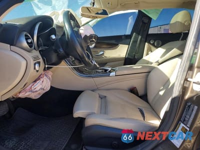 Zdjęcie 7 z 11 samochodu: 2016 MERCEDES-BENZ C 300 4MATIC VIN:55SWF4KB2GU117006 - miniatura