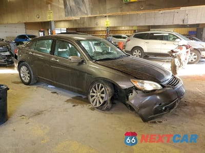 Czwarte zdjęcie samochodu z boku: 2014 CHRYSLER 200 LIMITED VIN:1C3CCBCG5EN199134 - miniatura
