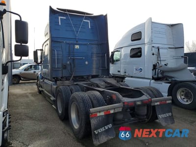 Trzecie zdjęcie samochodu z tyłu: 2020 VOLVO VNL SEMI TRUCK VIN:4V4NC9EHXLN255878 - miniatura