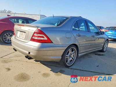 Trzecie zdjęcie samochodu z tyłu: 2005 MERCEDES-BENZ C 55 AMG VIN:WDBRF76J25F663118 - miniatura
