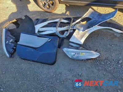 Zdjęcie 12 z 12 samochodu: 2014 TESLA MODEL S VIN:5YJSA1H11EFP57345 - miniatura