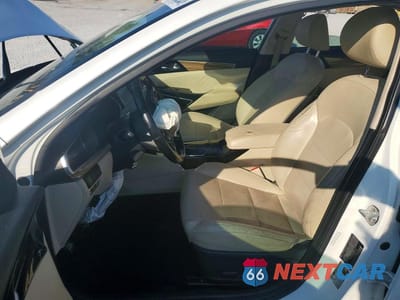 Zdjęcie 7 z 12 samochodu: 2017 KIA CADENZA PREMIUM VIN:KNALB4J17H5086117 - miniatura