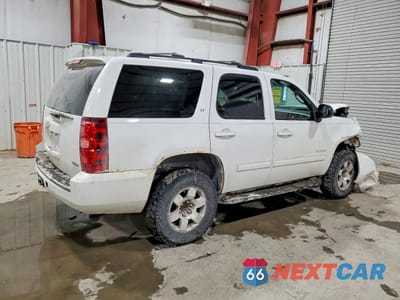 Trzecie zdjęcie samochodu z tyłu: 2011 CHEVROLET TAHOE K1500 LT VIN:1GNSKBE0XBR346635 - miniatura