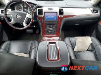 Zdjęcie 8 z 13 samochodu: 2013 CADILLAC ESCALADE LUXURY VIN:1GYS3BEF3DR139690 - miniatura