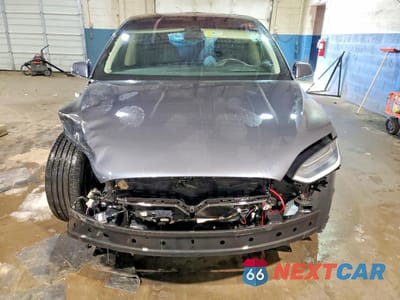 Piąte zdjęcie samochodu w środku: 2016 TESLA MODEL X VIN:5YJXCBE27GF004103 - miniatura