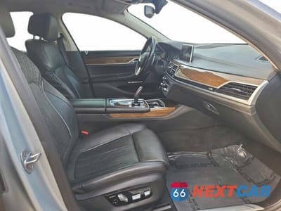 Piąte zdjęcie samochodu w środku: 2018 BMW 750 I VIN:WBA7F0C56JGM23966 - miniatura