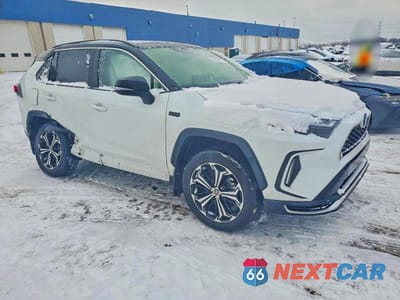 Czwarte zdjęcie samochodu z boku: 2024 TOYOTA RAV4 PRIME XSE VIN:JTMEB3FV3RD215639 - miniatura