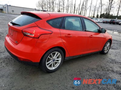 Trzecie zdjęcie samochodu z tyłu: 2016 FORD FOCUS SE VIN:1FADP3K22GL213317 - miniatura
