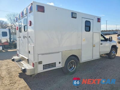 Trzecie zdjęcie samochodu z tyłu: 2011 CHEVROLET SILVERADO C3500 LT VIN:1GB3C0CG6BF191943 - miniatura