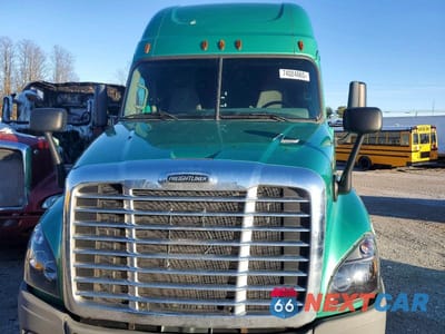 Zdjęcie 9 z 10 samochodu: 2018 FREIGHTLINER CASCADIA 125 SEMI TRUCK VIN:3AKJGLDR7JSJV0730 - miniatura